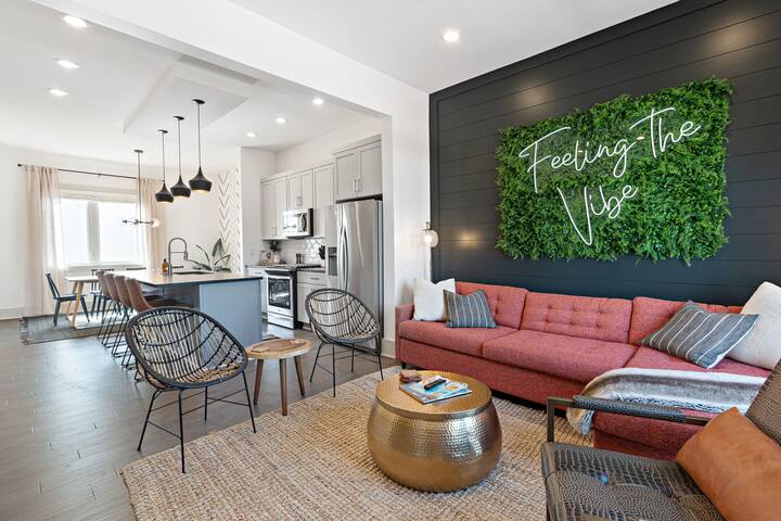 East Nashville Condo for Groups- Close to Broadway