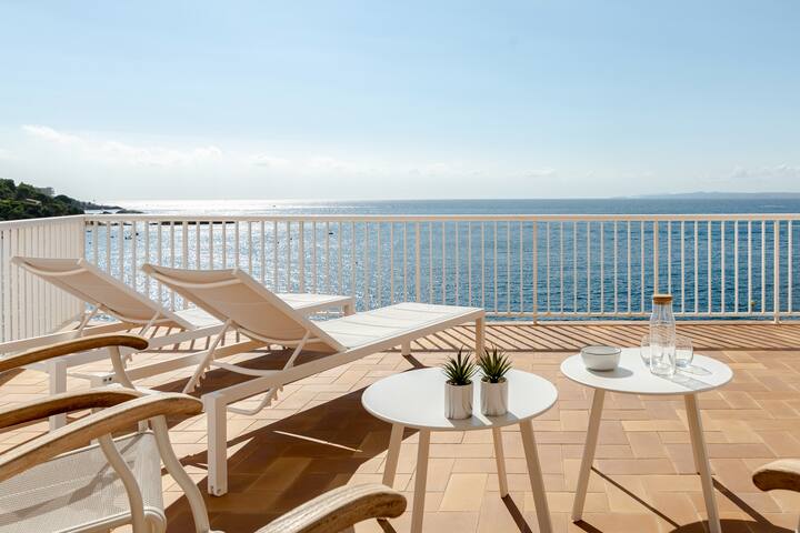 Villa primera línea de mar con piscina climatizada gallery image 2