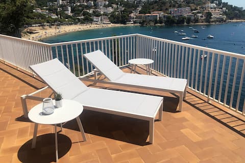 Seafront villa with heated pool