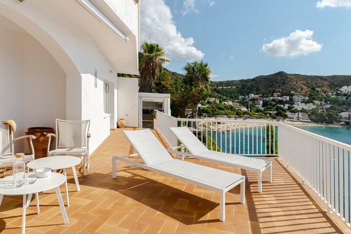 Villa primera línea de mar con piscina climatizada gallery image 4