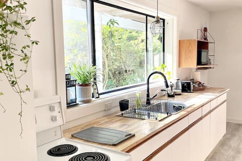 Fully Renovated - 2 Bedroom - Entire suite