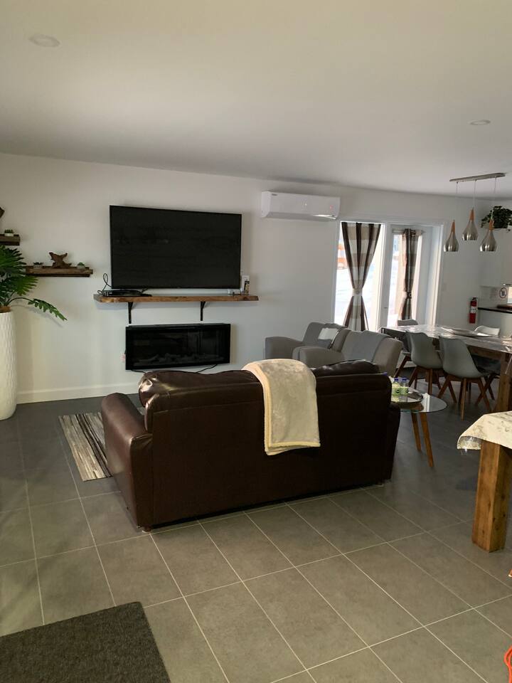 Nouveau Chalet 2023 De 3ch.  Bord Du Lac Le Tricia - Saguenay