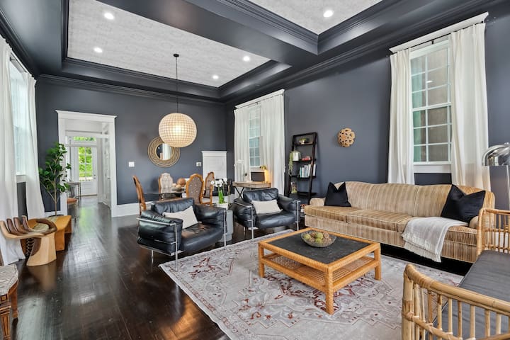 Designer renovated Uptown home close to everything