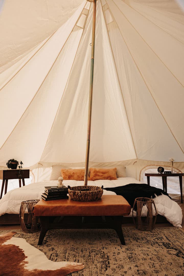 Comfy and stylish stay in a Bell tent. Campsites for Rent in Aguanga