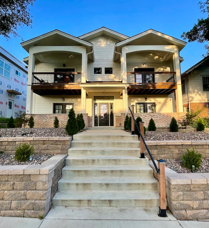 Modern Kansas City Condo in Plaza/Westport Condominiums for Rent in