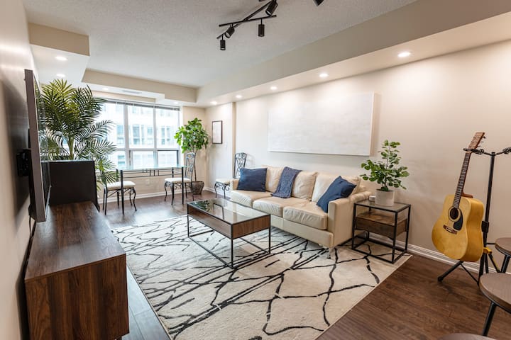 Stylish 2 Bedroom w/Free Parking – 1 min to Subway