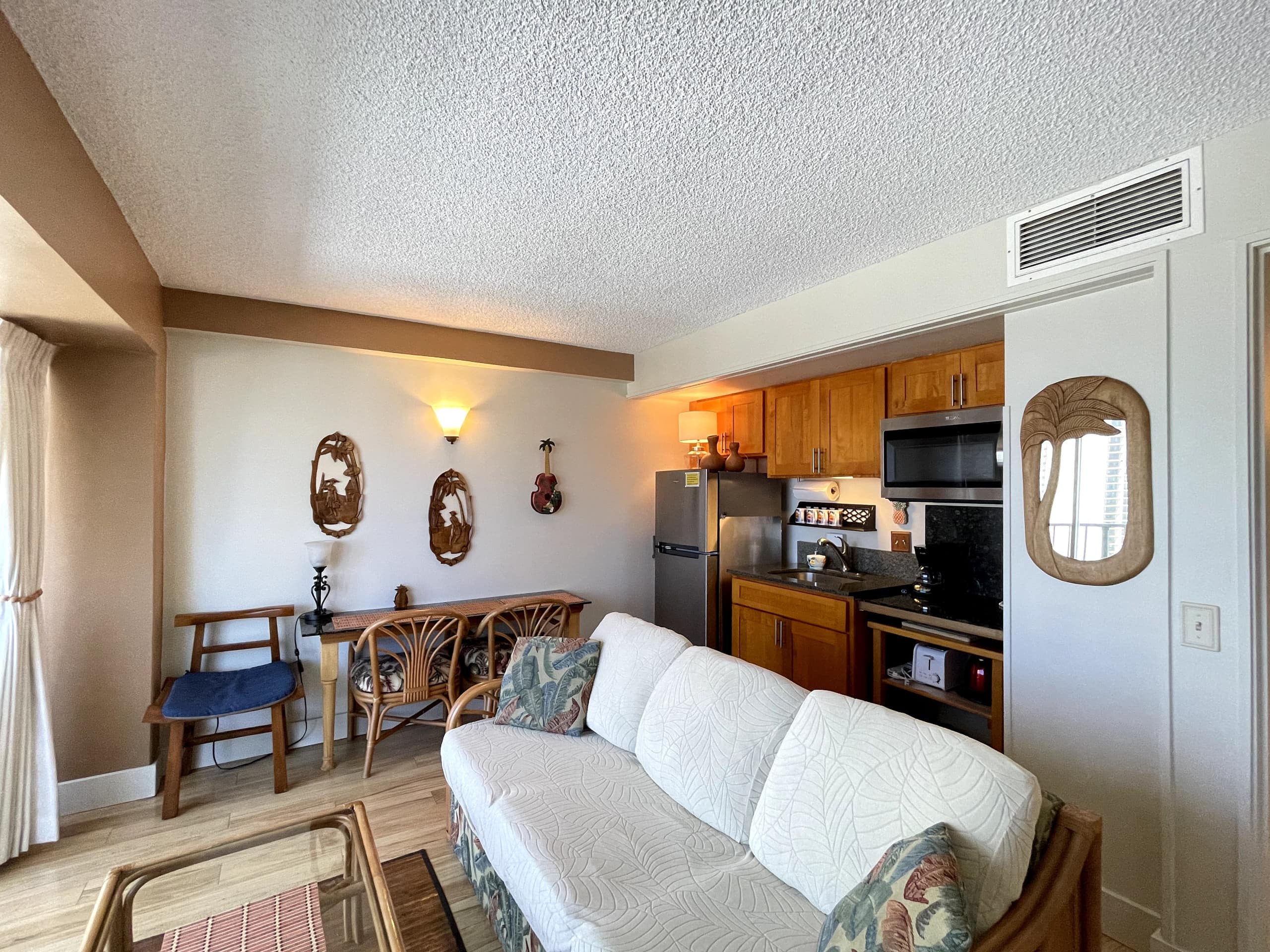 Condo in Honolulu · ★4.88 · 1 bedroom · 2 beds · 1 private bath - Image 5