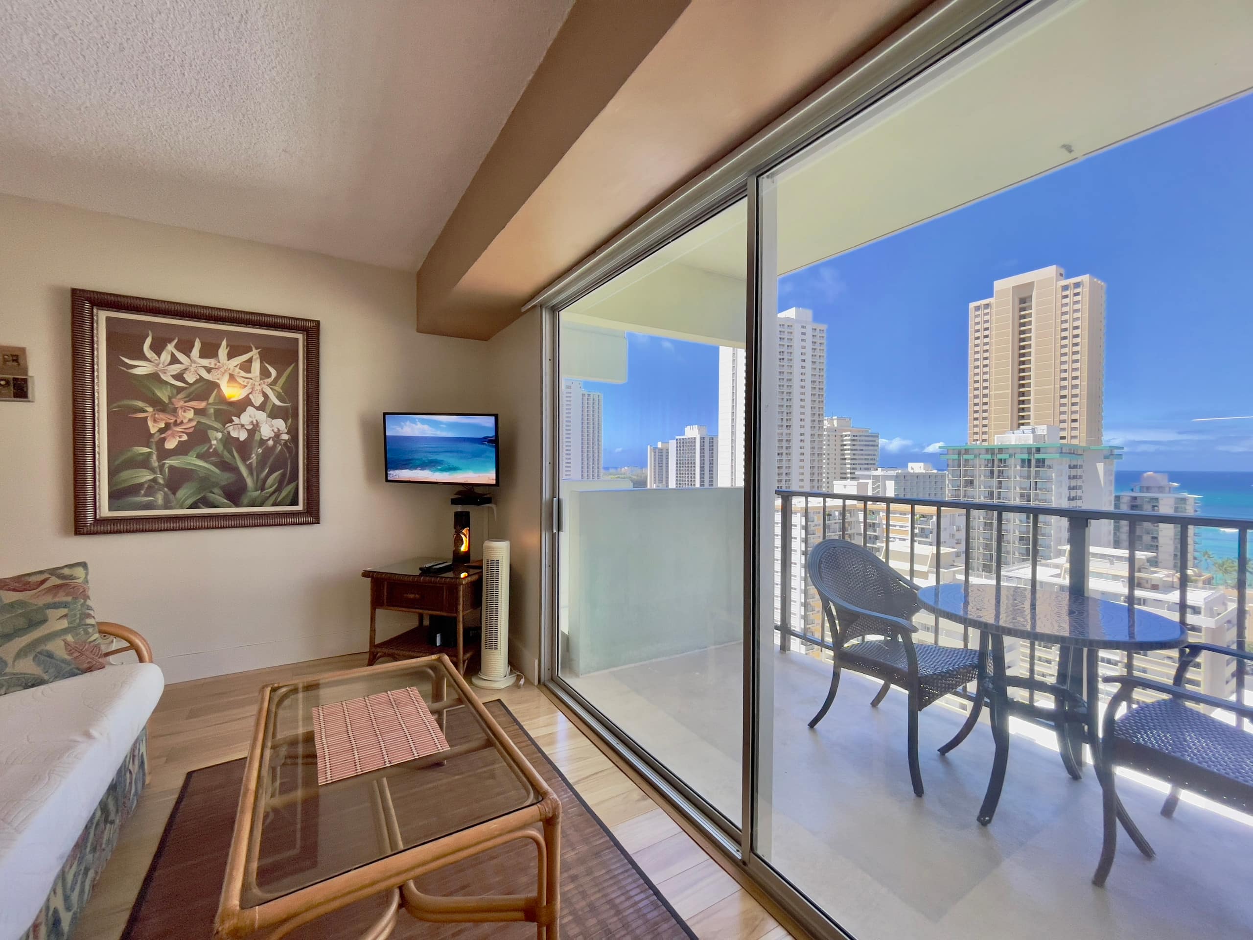 Condo in Honolulu · ★4.88 · 1 bedroom · 2 beds · 1 private bath - Image 8