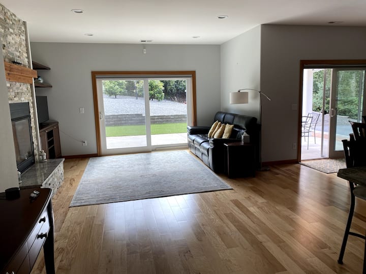 Secluded 3 Br House Walking Distance To Gig Harbor - Gig Harbor, WA