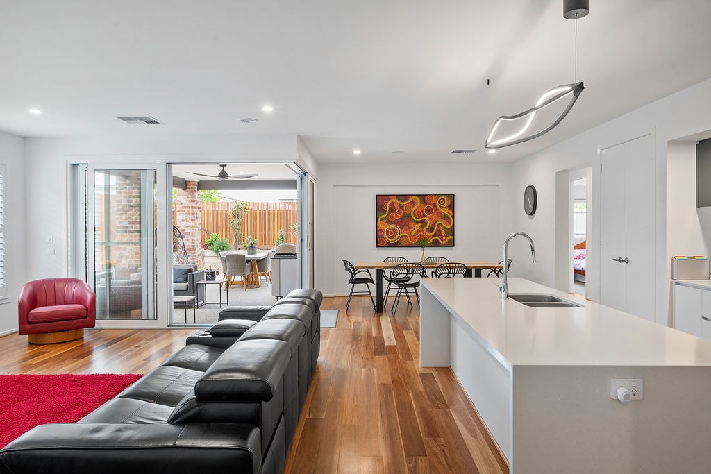 Top Airbnb: Large Home Point Lonsdale late checkout until Nov in Point Lonsdale