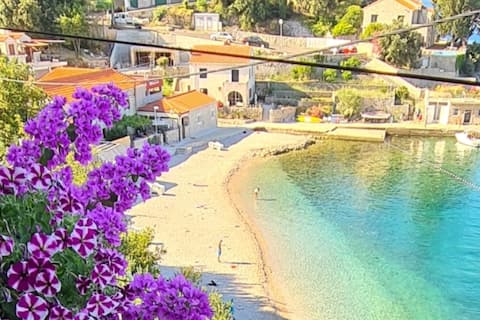 Top performing Airbnb: Apartments Njirić, Štikovica Dubrovnik in Zaton