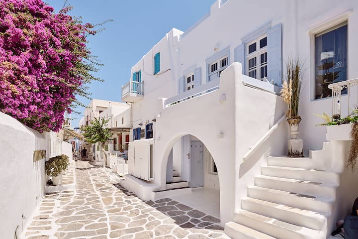 Alice’s Noble House.