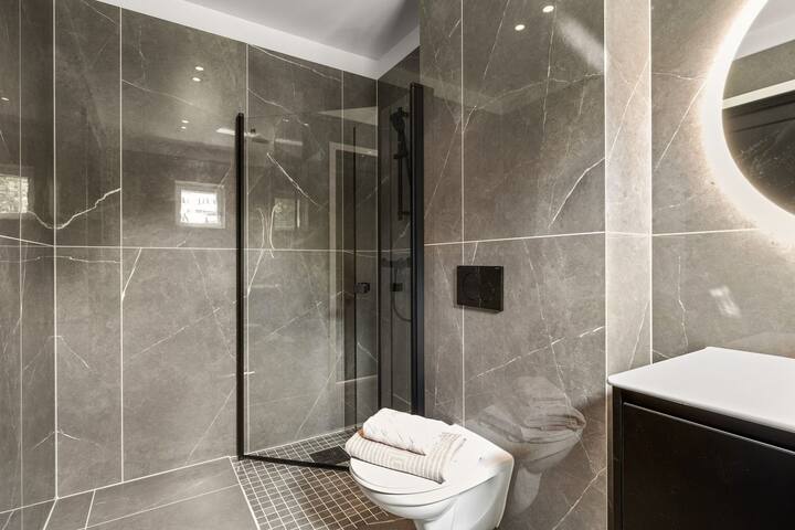 Beautiful home with magical view gallery image 5