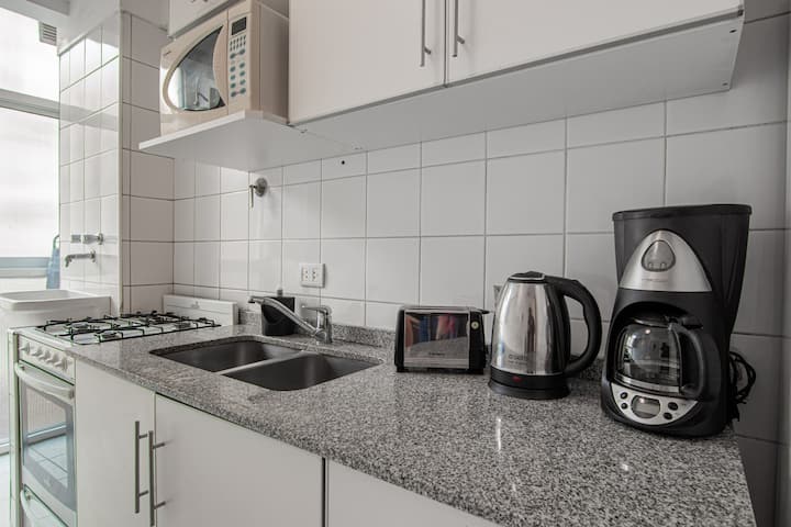 Квартира-студия в Almagro с балконом рядом с метро