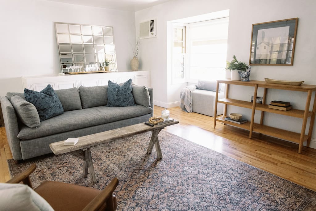 The East Sac Home, Beautiful and tranquil getaway!