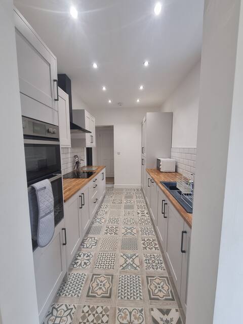 Clean 3 Town house, No Extra Fees.