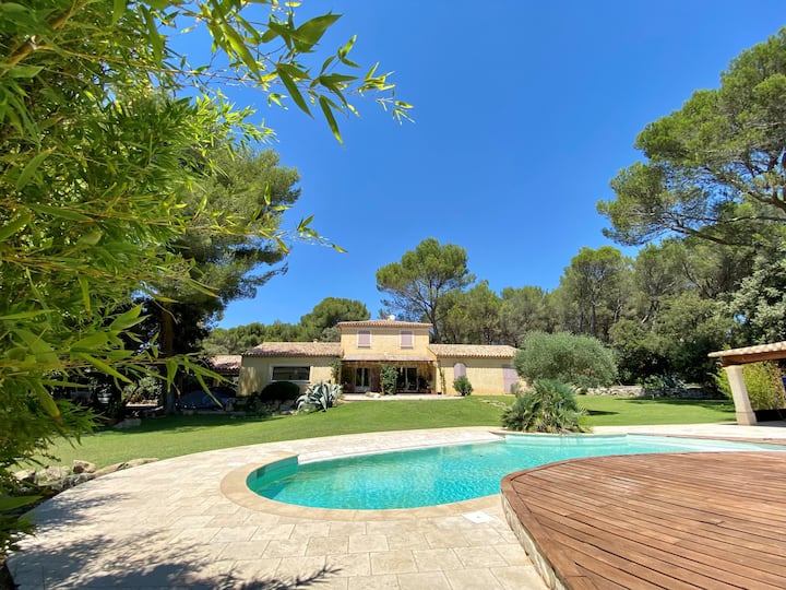 Villa Au Calme Avec Bel Espace Extérieur - Pélissanne