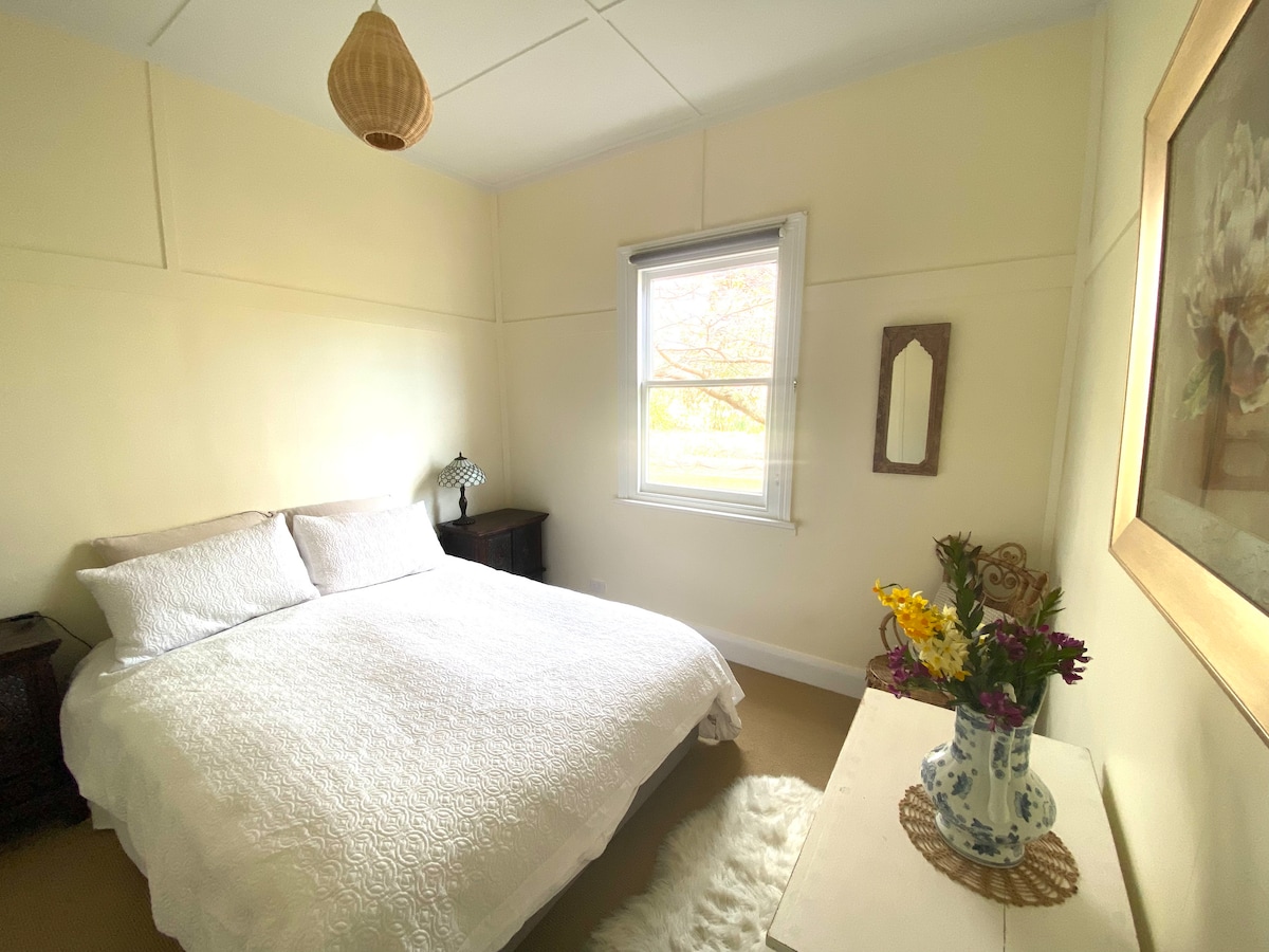 Bedroom three, queen.