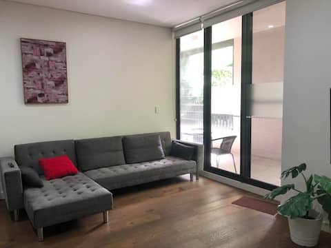 Popular Airbnb listing: Quiet Oasis Apartment in the heart of Zetland in Zetland