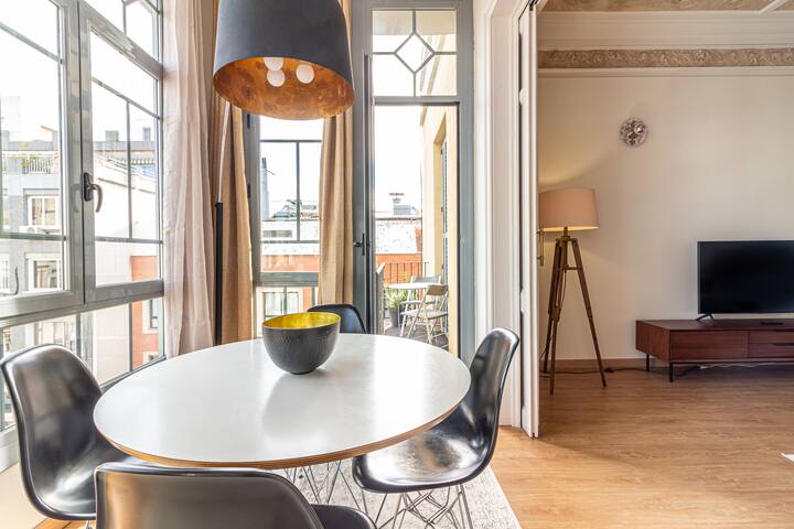 Spacious, Centrally Located 2-bed/2-bath Penthouse gallery image 5