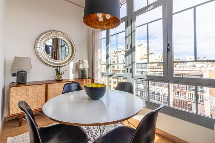 Spacious, Centrally Located 2-bed/2-bath Penthouse gallery image 4