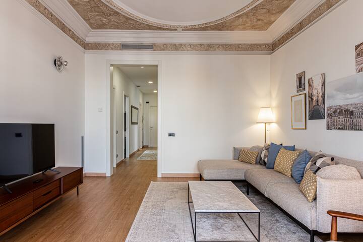 Spacious, Centrally Located 2-bed/2-bath Penthouse gallery image 3