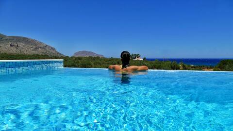 Manifesto Suites,  Suite  (ΝΙ) with private pool