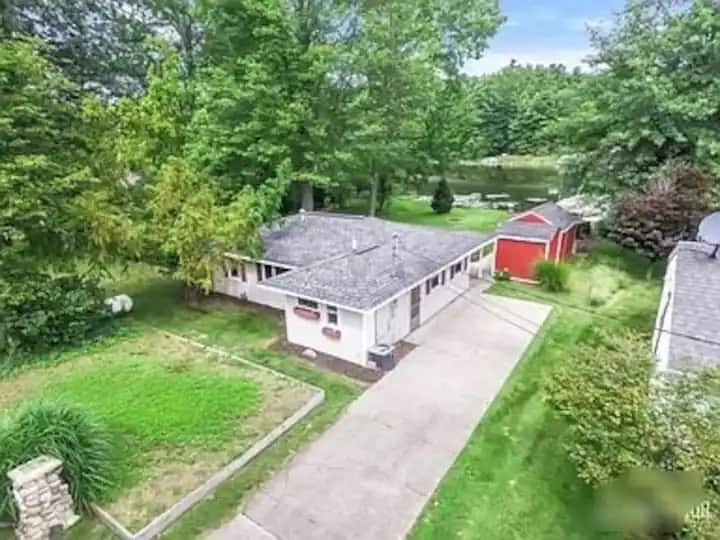 Waterfront Up North getaway on Croton Dam pond! Houses for Rent in Newaygo, Michigan, United