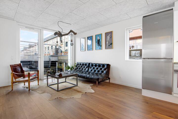 Modern houseboat – In the quiet part of downtown gallery image 2