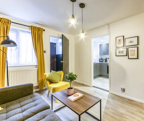 Delightfully Chic Home With Free Parking