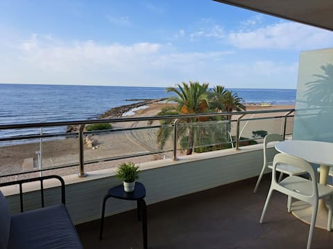 BEAUTIFUL APARTMENT ON THE BEACH FRONT