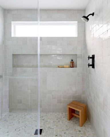 Designer Mar Vista Mid-Century Oasis with Pool 4BR gallery image 3