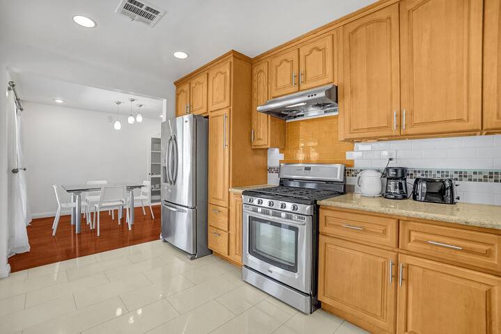 Cozy 3-bedroom home in SGV near DTLA! gallery image 5