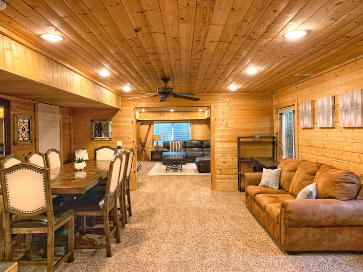 Cozy Cabin Themed Basement in Mountain Green
