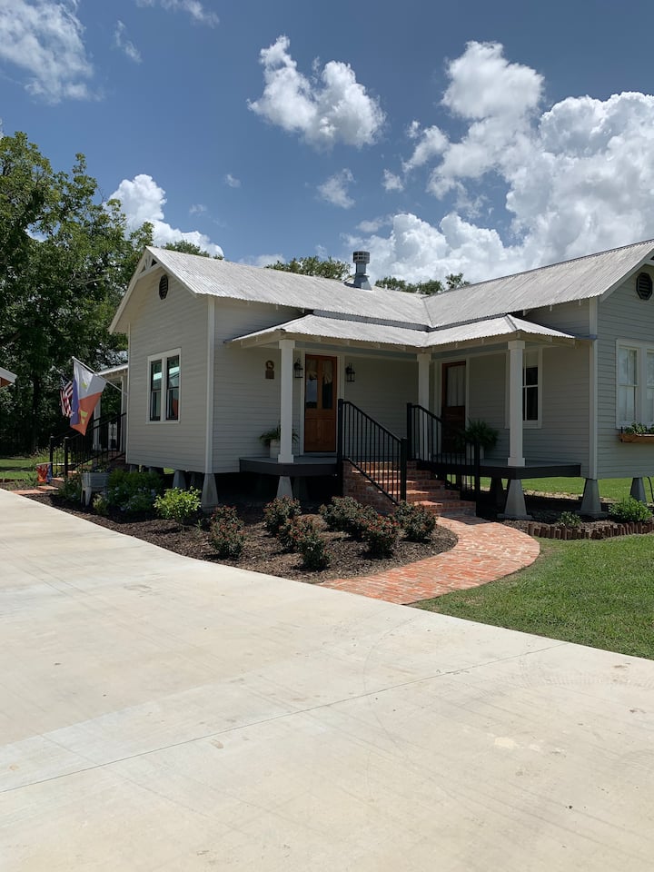 Maison Isabelle Cottages for Rent in Breaux Bridge, Louisiana, United