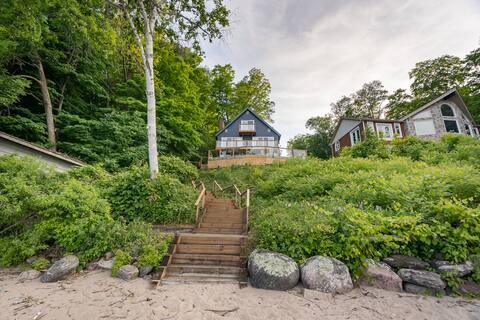 Georgian Bay Waterfront Cottage with Sandy Beach
