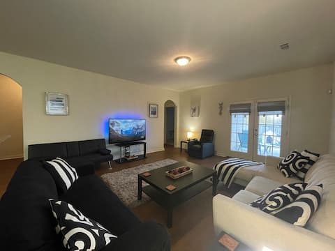 Modern Cozy 3BR Home in Forney