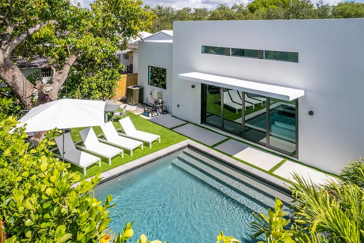 Serenity Lux Villas - 10br Group Oasis - Miami, FL