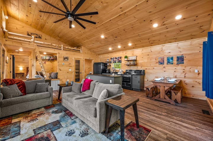 Couples Escape - Sevierville, TN