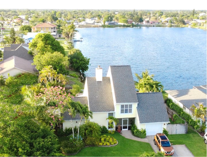 Artistic Lakeside Retreat Houses for Rent in Naples, Florida, United