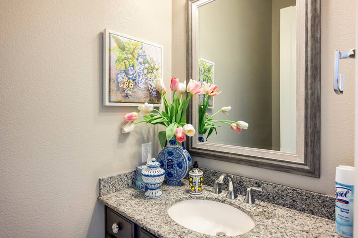 Resort home w/pool, 5 beds 3 bath, sleeps 8 gallery image 4