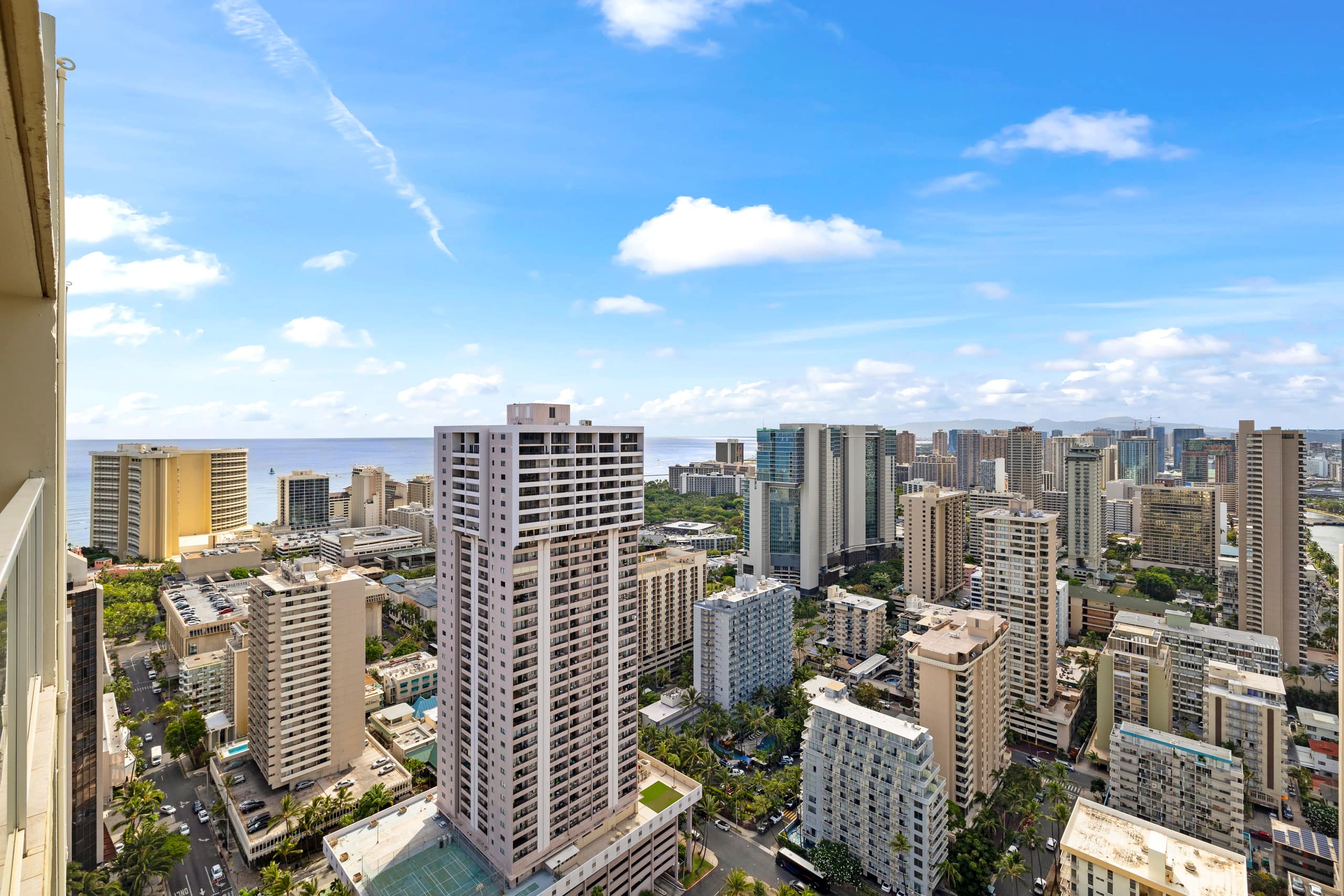 44th* floor Penthouse Suite, near Waikiki Beach! - Image 31