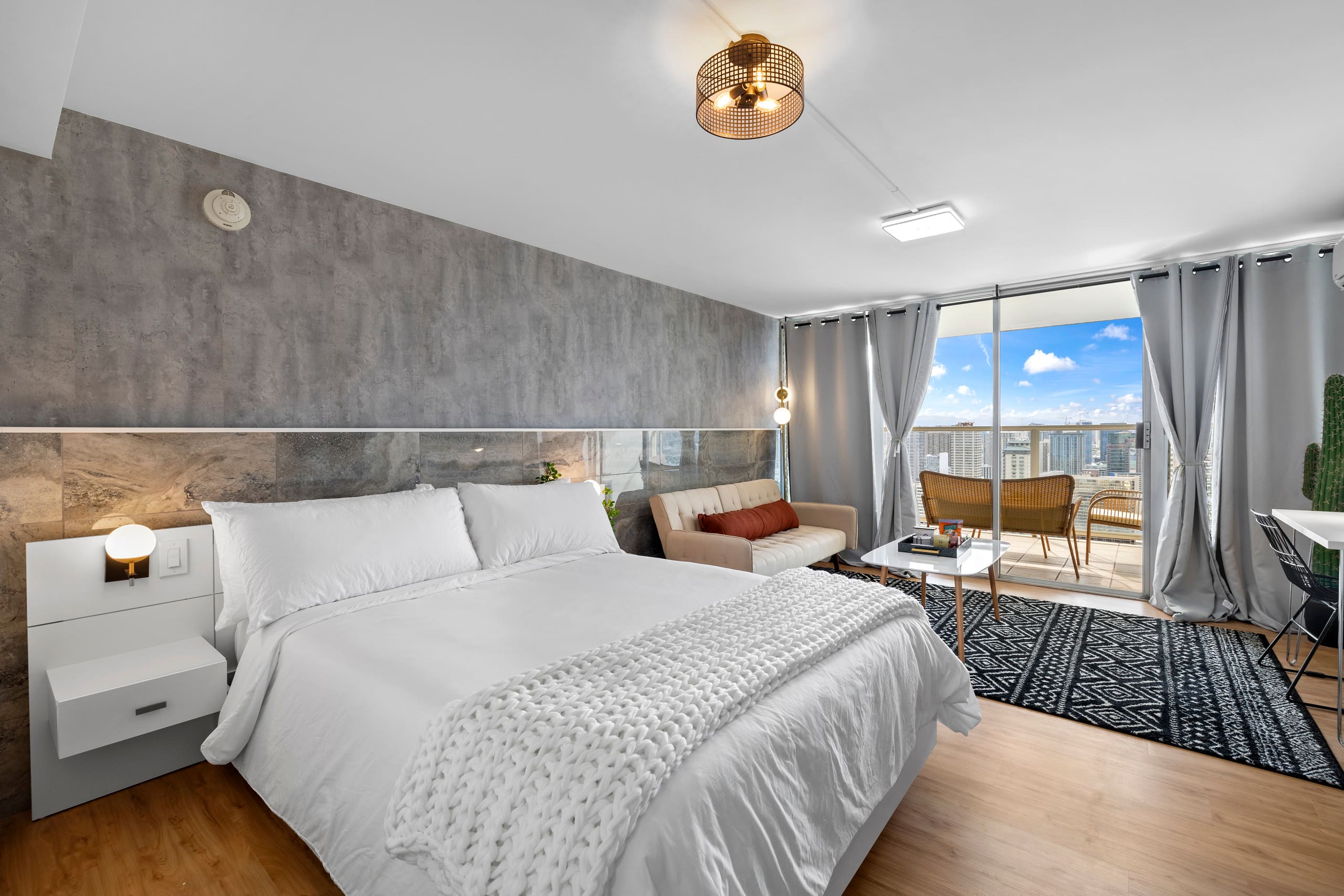 44th* floor Penthouse Suite, near Waikiki Beach! - Image 22