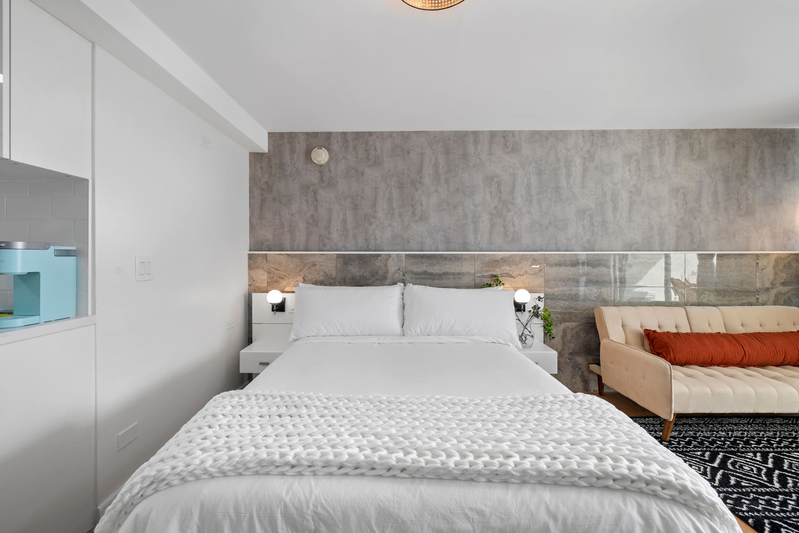 44th* floor Penthouse Suite, near Waikiki Beach! - Image 24