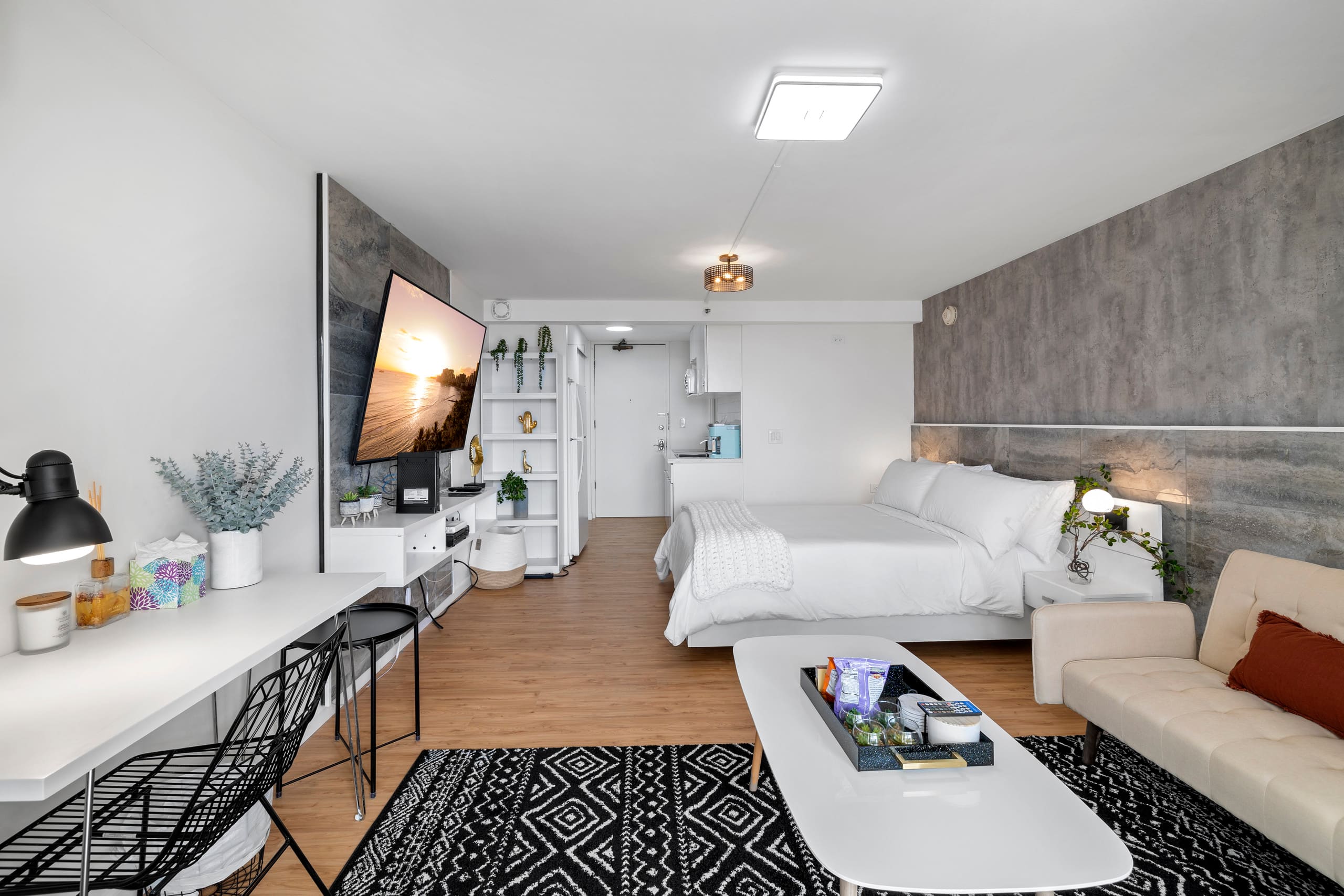44th* floor Penthouse Suite, near Waikiki Beach! - Image 26