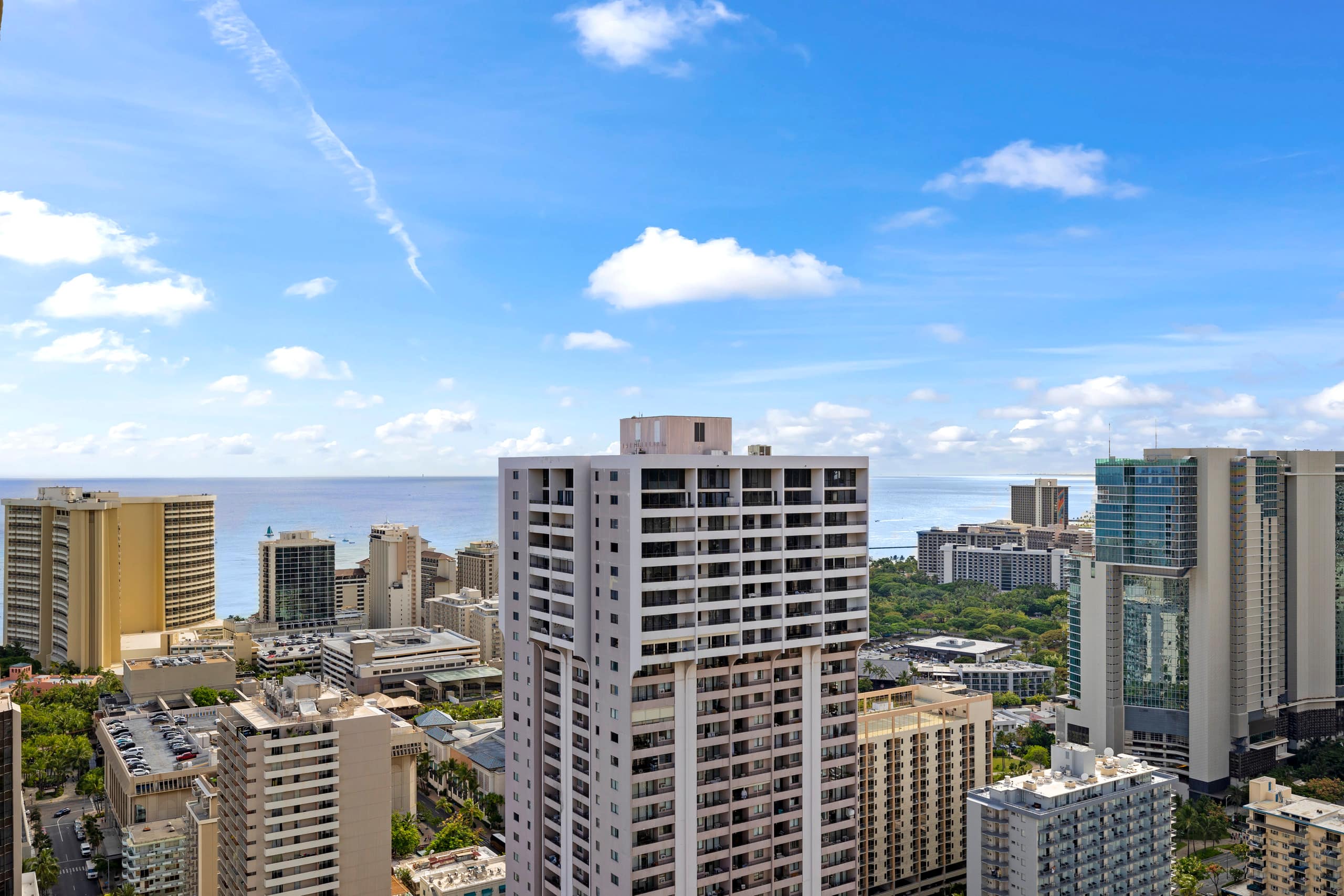 44th* floor Penthouse Suite, near Waikiki Beach! - Image 28