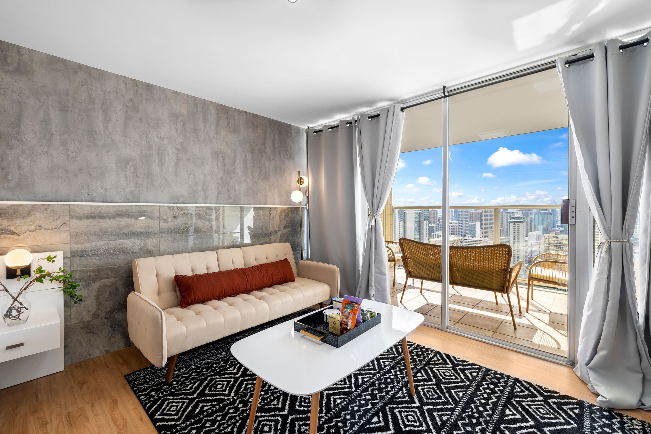 44th* floor Penthouse Suite, near Waikiki Beach! - Image 1