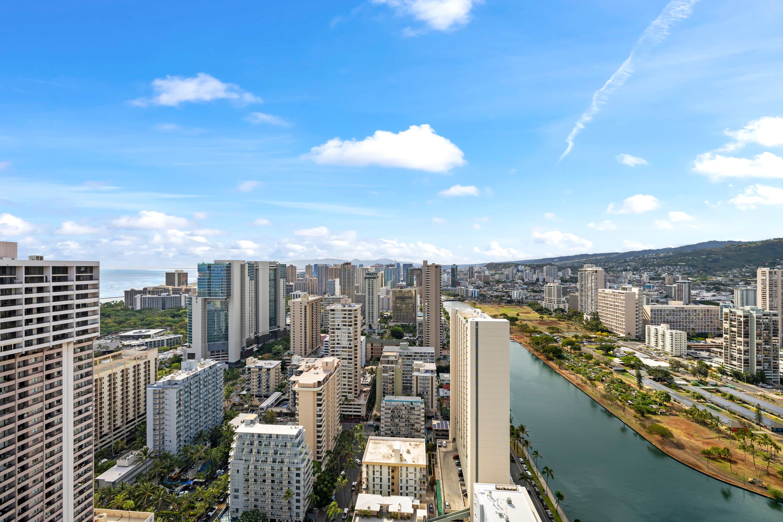 44th* floor Penthouse Suite, near Waikiki Beach! - Image 29