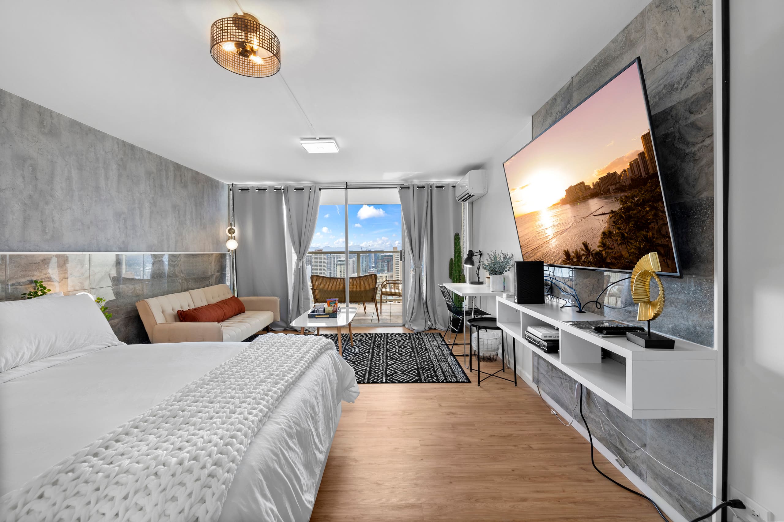 44th* floor Penthouse Suite, near Waikiki Beach! - Image 23