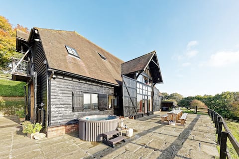 Successful Airbnb property: Canterbury Barn Sleeps 20 people in Kent
